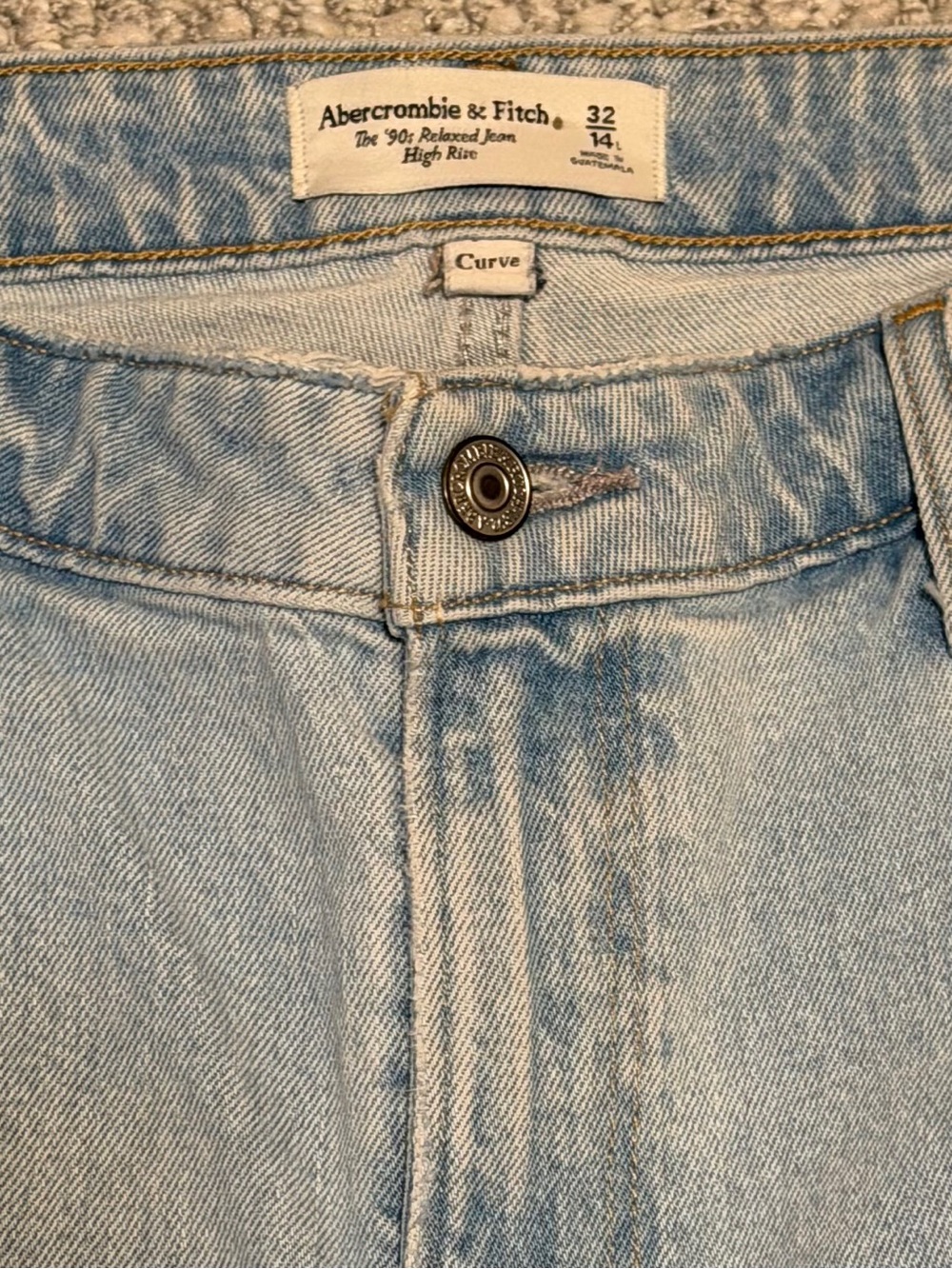 Abercrombie & Fitch 90’s Relaxed High-Rise Curve Love Light Wash Jeans Size 14L - Picture 7 of 7